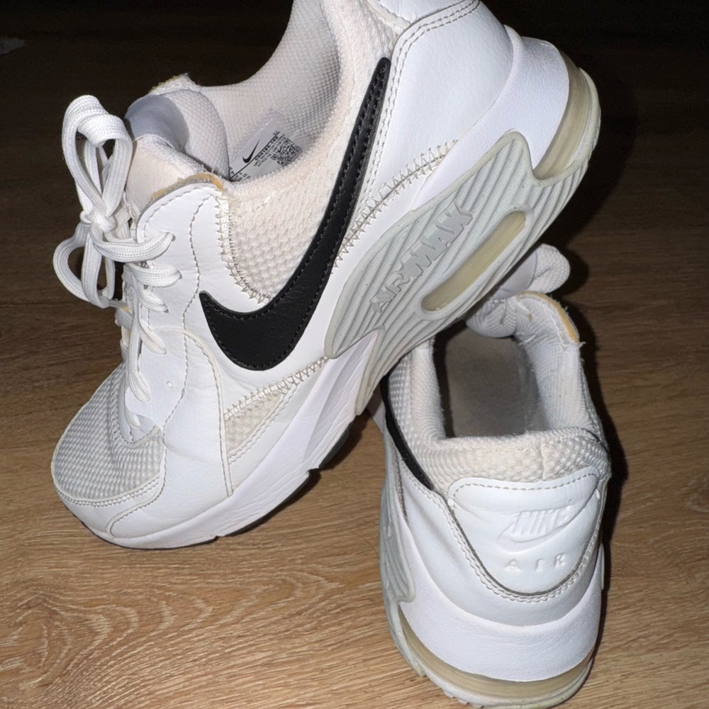Nike Air Max White and Black Sneakers - Picture 4 of 4